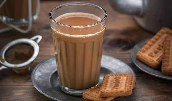 इसके अलावा, सुबह-सुबह चीनी या रिफाइंड कार्बोहाइड्रेट युक्त बिस्कुट खाने से रक्त शर्करा का स्तर तेज़ी से बढ़ सकता है और फिर अचानक गिर सकता है। यह आदत आगे चलकर इंसुलिन प्रतिरोध और मधुमेह का कारण बन सकती है।