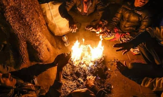 જ્યારે વડોદરામાં 12.6 ડિગ્રી, રાજકોટમાં 13.8 ડિગ્રી, અમદાવાદમાં 14.6 ડિગ્રી, ગાંધીનગરમાં 14.8 ડિગ્રી અને સુરતમાં 18 ડિગ્રી તાપમાન નોંધાયું છે.