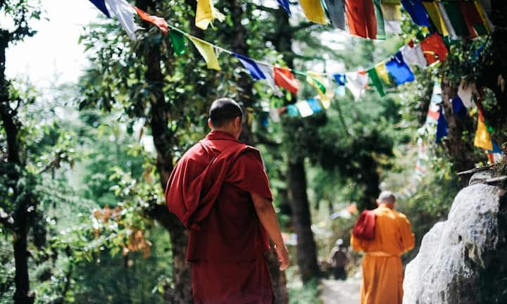 वहीं नेपाल भी भारतीय ट्रैवलर्स के लिए सबसे आसान और किफायती ऑप्शन माना जाता है. यहां जाने के लिए भारतीयों को पासपोर्ट या वीजा की जरूरत नहीं होती है. भारतीयों के लिए नेपाल की एक हफ्ते की ट्रिप का कुल खर्च लगभग 20 से 30 हजार तक आता है.