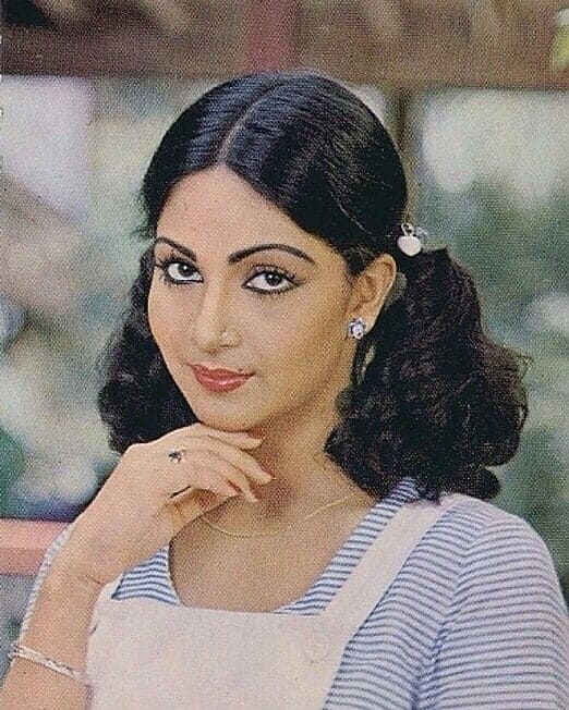 स्क्रीन पर रति का ऑरा बहुत ही परीक्षण और वॉर्म में रहता था। उनकी स्माइल और जेंटल एक्सप्रेशंस के कारण दर्शक खुद-ब-खुद से जुड़े हुए थे। उनकी ऑन-स्क्रीन केमिस्ट्री में उनके को-स्टार्स के साथ फिल्में इतनी शानदार और दिलचस्प भी थीं।