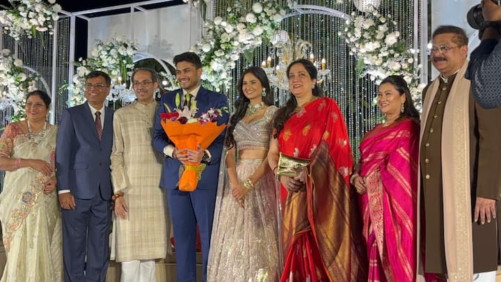 गेल्या बऱ्याच दिवसांपासून बांदेकरांच्या होणार्या सुनेची चर्चा संपूर्ण सिनेसृष्टीत रंगलेली. त्यावेळी पूजा बिरारीचं नाव समोर आलेलं, पण ना बांदेकर कुटुंबीय कुणाला काही सांगत होते, ना बिरारी कुटुंबीय. अखेर शुभ मंगल सावधान झालं.