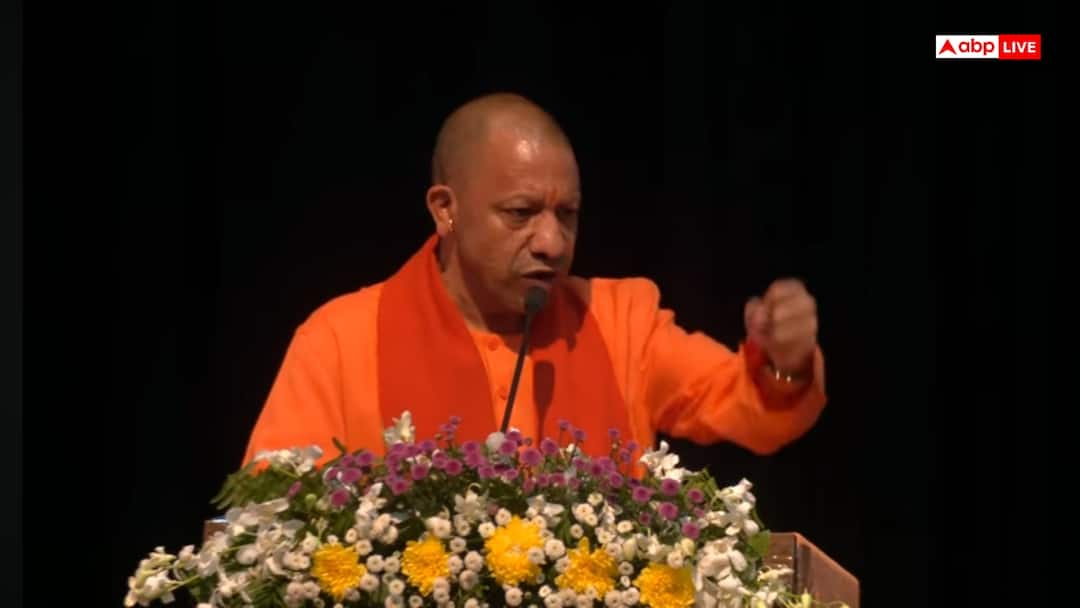 Cm yogi Adityanath inaugurates bipin rawat auditorium in Gorakhpur sainik school calls for social unity ann गोरखपुर: 'देश को बांटने वाले जयचंद और मीर जाफर से...', बिपिन रावत की याद में हुए कार्यक्रम में बोले CM योगी