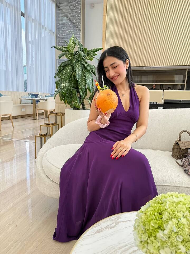After this, she shared a picture of herself in this purple colored dress in which Dhanashree is looking very cute. While writing the caption along with his post, the choreographer has also expressed his heartfelt feelings in front of the fans.