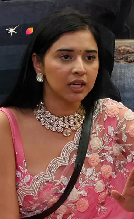 न्यूज 18 की रिपोर्ट के मुताबिक तान्या मित्तल की नेटवर्थ करीब 2 करोड़ है और वो महीने का 6 लाख के करीब कमाती हैं.