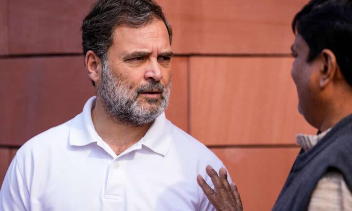 स्कूलिंग पूरी करने के बाद राहुल गांधी ने दिल्ली के St. Stephen’s College में दाखिला लिया, जहां वो खेल कोटे से चुने गए थे.