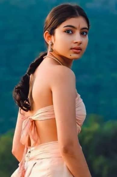 सारा ने अपने एक्टिंग करियर की शुरुआत बतौर चाइल्ड आर्टिस्ट की थी. सारा ने अपना करियर विज्ञापनों से शुरू किया था.मीडिया रिपोर्ट्स की मानें तो सारा पांच साल की उम्र तक 100 से ज्यादा टीवी विज्ञापनों में नजर आ चुकी थीं.