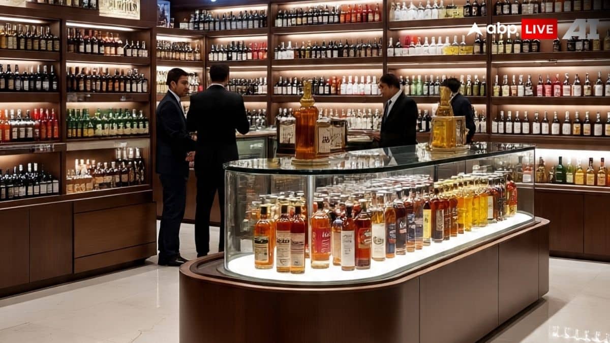सऊदी अरब में धड़ल्ले से बिक रही शराब, सिर्फ ये शर्त पूरी करके खरीद सकते हो कितनी भी बोतल