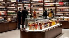 सऊदी अरब में धड़ल्ले से बिक रही शराब, सिर्फ ये शर्त पूरी करके खरीद सकते हो कितनी भी बोतल