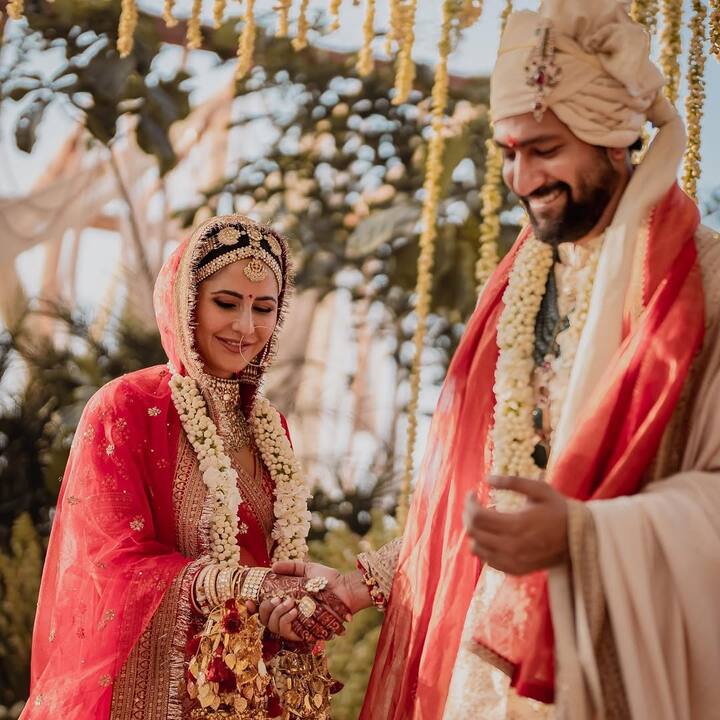 विक्की ने बताया कि कैटरीना से पहली मुलाकात एक अवॉर्ड शो के बैकस्टेज हुई थी.