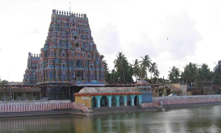 तमिलनाडु के कीझापेरुम्पल्लम में स्थित श्री नागनाथस्वामी केतु मंदिर केतु भगवान को समर्पित है और राहु-केतु दोष के समाधान के लिए लोग यहां विशेष पूजा करते हैं. इस मंदिर के दर्शन के लिए भी आप तमिलनाडु से गाड़ी या बस के जरिए पहुंच सकते हैं.