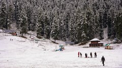 हिमाचल: शिंकुला में बर्फबारी से लाहुल-स्पीति में कड़ाके की ठंड, मनाली-लेह हाईवे बंद