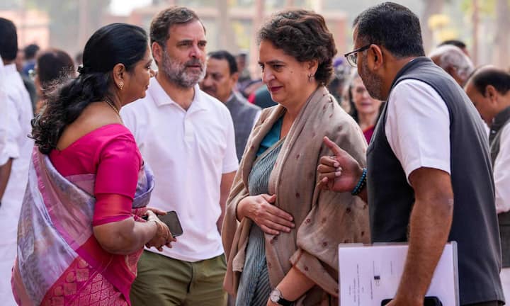 ऐसे में अगर राहुल और प्रियंका की पढ़ाई की तुलना की जाए तो प्रियंका कि पढ़ाई भारत में पूरी हुई, जबकि राहुल की हायर एजुकेशन विदेश में पूरी हुई.