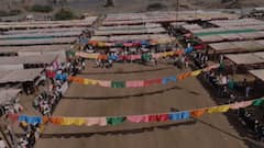 Sarangkheda Horse Market: सारंगखेड्यात घोडा आणि बुलेटची शर्यत, वाऱ्याच्या वेगाने अश्व धावत सुटला, दोघांपैकी कोण जिकलं? पाहा PHOTO