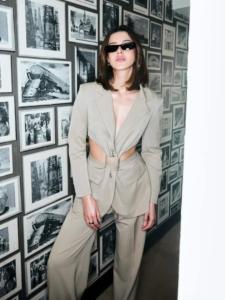 वर्कफ्रंट पर शनाया कपूर फिल्म 'आंखों की गुस्ताखियां' में नजर आई थीं. अब वो फिल्म 'तू या मैं' में दिखाई देंगी.