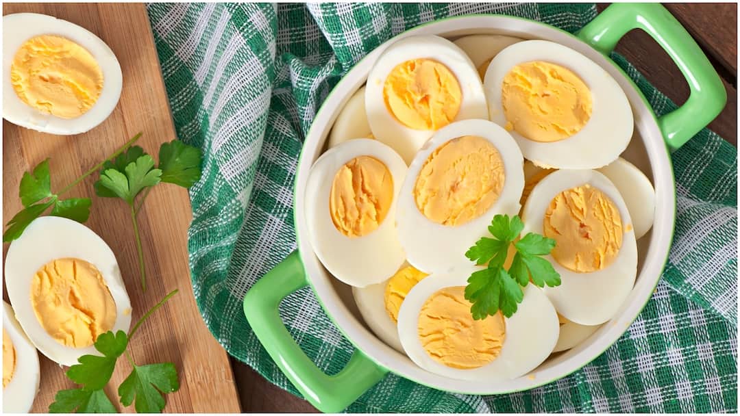Egg Yolk: ஆத்தி..! முட்டையின் மஞ்சள் கரு சாப்பிடுவதால் மாரடைப்பு ஏற்படுமா? நிபுணர்கள் சொல்வது என்ன?