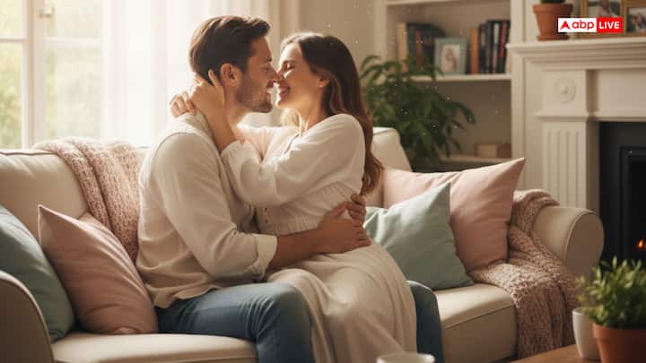 अगर आप पार्टनर के साथ रोमांस करते हुए खुश हैं, तो यह दर्शाता है कि आप अपने रिश्ते से संतुष्ट हैं और अधिक प्यार पाना चाहते हैं. यह सपना आपके रिश्ते में गहरी अंतरंगता और भावनात्मक जुड़ाव की इच्छा को दिखाता है.