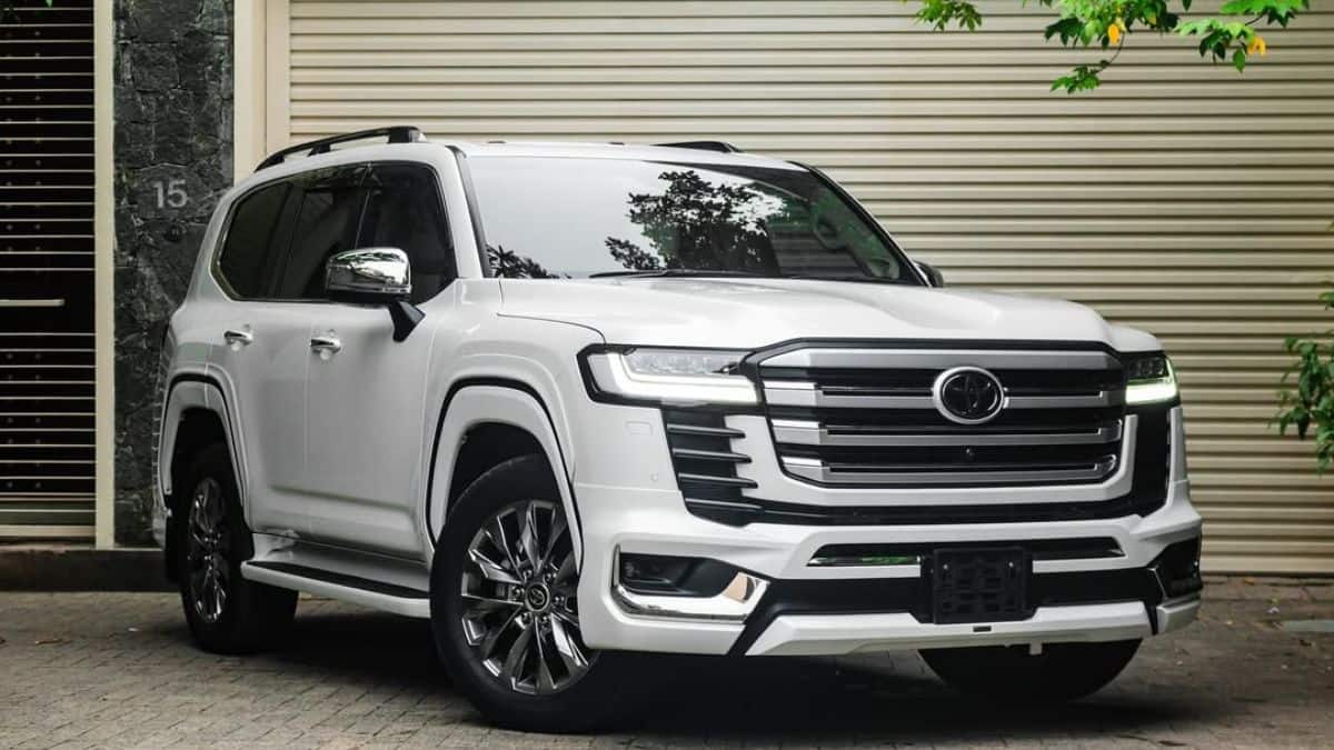 Toyota Discounts: ஃபயர் மோடில் டொயோட்டா.. ரூ.13.67 லட்சம் வரை சலுகைகளை அள்ளி வீசி அதகளம் - இன்னோவா To ஹைரைடர்