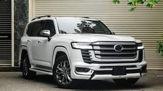 Toyota Discounts: ஃபயர் மோடில் டொயோட்டா.. ரூ.13.67 லட்சம் வரை சலுகைகளை அள்ளி வீசி அதகளம் - இன்னோவா To ஹைரைடர்