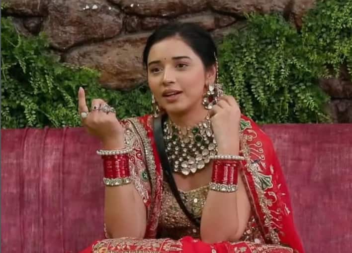 तान्या मित्तल साड़ियों का बिजनेस करती हैं. उनकी रेडी टू वियर साड़ी की वीडियो सोशल मीडिया पर खूब वायरल होती रहती हैं.