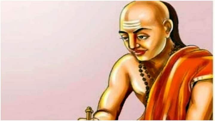 चाणक्यनीतीनुसार, ज्या पुरुषाचा मुलगा आज्ञाधारक असतो, त्याची पत्नी सहकार्य करणारी आणि समजूतदार असते आणि जो त्याच्या संपत्तीवर समाधानी असतो तो पृथ्वीवर असतानाही स्वर्गासारखे जीवन उपभोगतो.