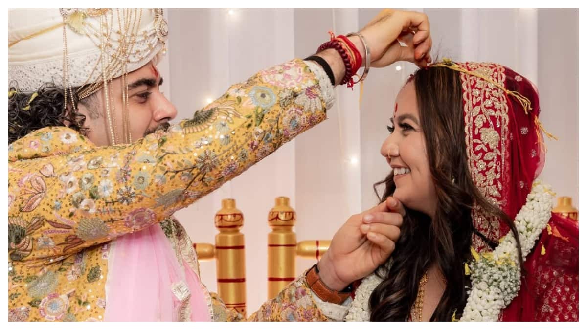 Bigg Boss 9 Fame Roopal Tyagi Ties The Knot With Nomish Bhardwaj. See Pics