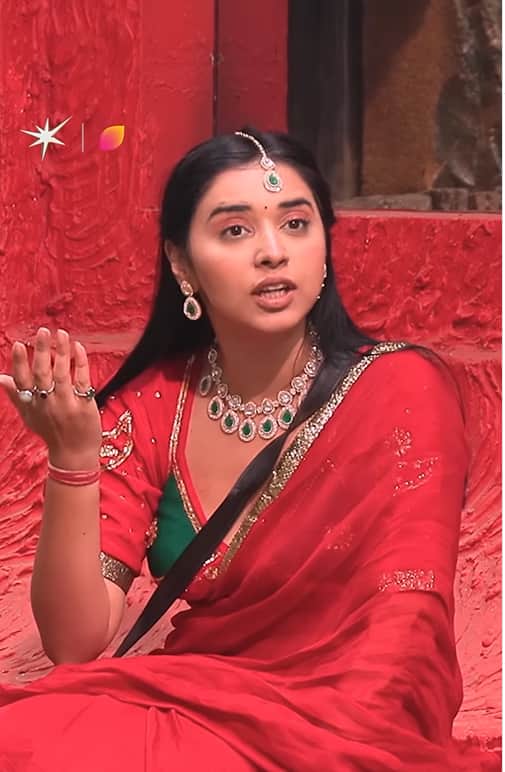 बता दें बिग बॉस 19 में ही तान्या मित्तल को एकता कपूर ने शो ऑफर किया है. उन्होंने घर से बाहर आने के बाद IANS को दिए इंटरव्यू में कहा- मेरा राहू बहुत अच्छा चल रहा है. जो भी फिल्में और प्रोजेक्ट मिलने वाले हैं, उन्हें मैं जरूर करूंगी. मुझे लगता है कि मेरा करियर अच्छा होने वाला है.