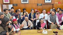 संसद में मनाया गया सोनिया गांधी का जन्मदिन, अखिलेश यादव ने शेयर की खास तस्वीर, साथ दिखे ये सांसद