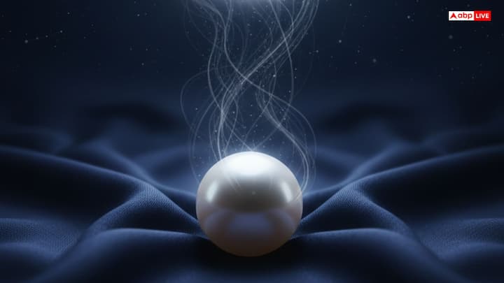 ज्योतिष शास्त्र के अनुसार 12 राशियों में से कुछ राशि के लोगों को सफेद मोती धारण नहीं करना चाहिए. ऐसे में जानते हैं किन राशि वालों को मोती धारण नहीं करना चाहिए.