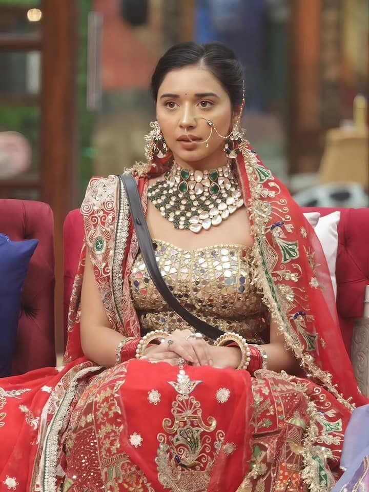 बिग बॉस 19 की टॉप 4 कंटेस्टेंट तान्या मित्तल ने अपनी अलग पहचान बना ली है. विनर का ताज बेशक गौरव खन्ना के सिर पर सजा है लेकिन तान्या मित्तल ने लोगों का दिल जीत लिया है.