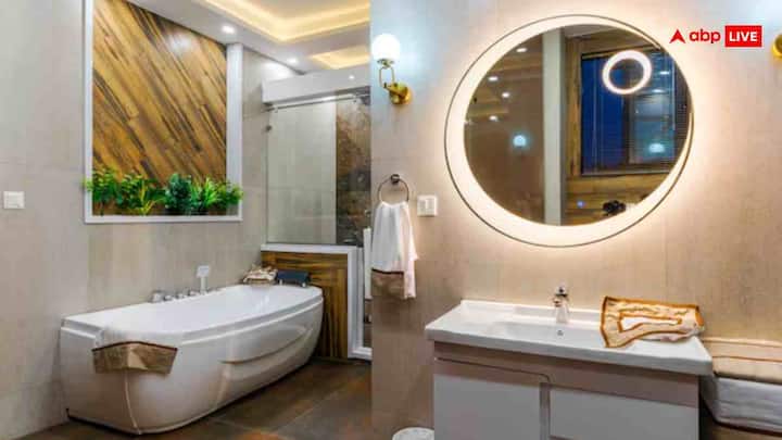 कई बार तापमान बहुत ज्यादा हो जाता है और पानी उबलने जैसा गर्म हो जाता है. ऐसा पानी स्किन को जला सकता है और शरीर के लिए नुकसानदायक होता है. अगर तापमान सेट करने के बाद भी पानी बहुत गर्म हो रहा है, तो यह थर्मोस्टेट की खराबी हो सकती है. इसे तुरंत ठीक करवाएं.