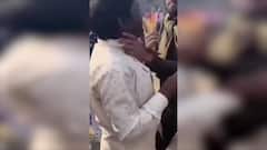 গীতা পাঠের দিন 'আমিষ খাবার বিক্রি' করায় বিক্রেতাকে মার ? চিকেন প্যাটিস বিক্রেতাকে 'মারধরের' ভিডিও ভাইরাল