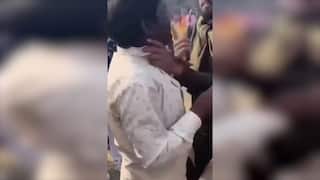 Viral Video : গীতা পাঠের দিন 'আমিষ খাবার বিক্রি' করায় বিক্রেতাকে মার ? চিকেন প্যাটিস বিক্রেতাকে 'মারধরের' ভিডিও ভাইরাল