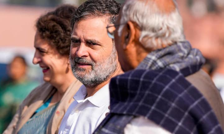 इसके बाद राहुल गांधी पहले हार्वर्ड यूनिवर्सिटी गए, लेकिन सुरक्षा कारणों फिर उन्हें अमेरिका के रोलिंस कॉलेज में ट्रांसफर कर दिया गया. यहां उन्होंने 1994 में बैचलर आफ आर्ट्स की डिग्री पूरी की.