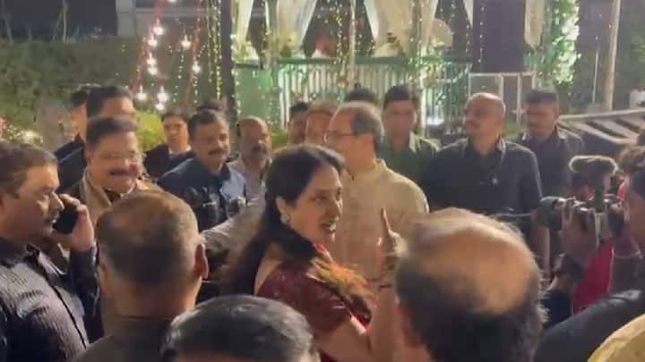 दरम्यान, सोहम बांदेकर आणि पूजा बिरारी यांचा शाही विवाहसोहळा थाटामाटात पार पडला. पूजा आणि सोहम यांनी लोणावळ्यात कुटुंबीय, मित्रमंडळी आणि नातेवाईकांच्या उपस्थितीत लग्नगाठ बांधली.