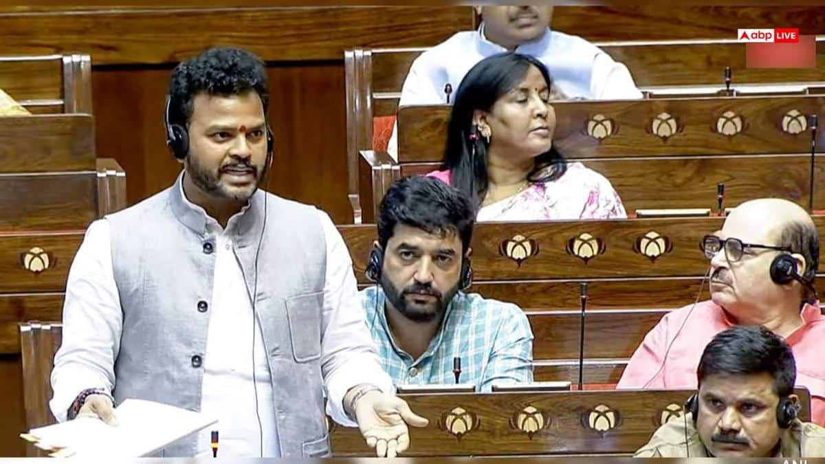 'यात्रियों की सुरक्षा से समझौता नहीं, हालात हो रहे सामान्य', संसद में बोले केंद्रीय मंत्री, सैकड़ों फ्लाइट आज भी रद्द