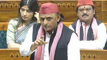 यूपी में SIR के दबाव में कितने BLO ने गंवाई जान? लोकसभा में अखिलेश यादव ने गिना दिए नाम