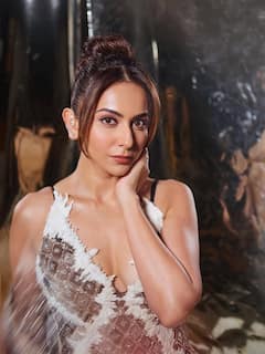 बैकलेस ड्रेस में रकुल प्रीत सिंह ने बढ़ाया इंटरनेट का पारा, तस्वीरें देख एक्ट्रेस के मुरीद हुए फैंस