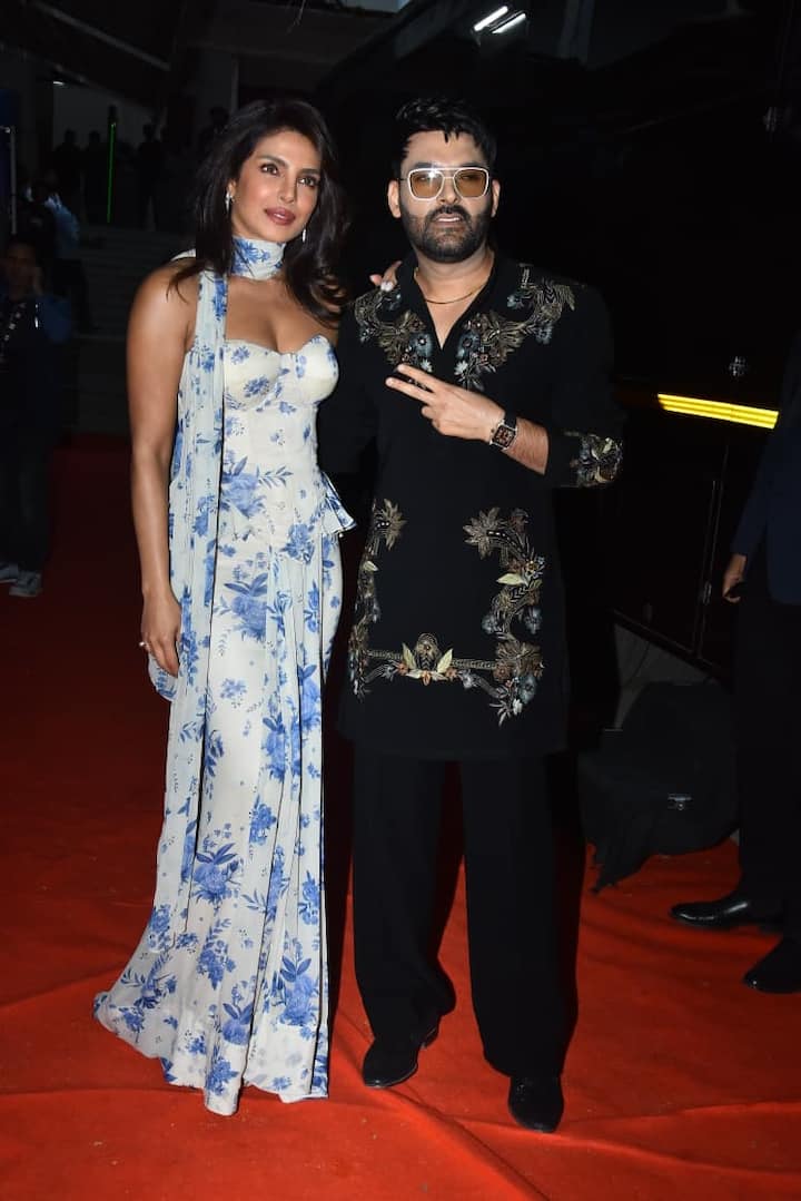 सेट पर प्रियंका ने पैपराजी को जमकर पोज दिए. इस दौरान कपिल शर्मा भी उनके साथ नजर आए.