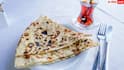 Aloo Paratha Calories: શિયાળાની ઋતુમાં આલુ પરાઠા ખવાય છે, જાણો એક પરાઠો તમારા કેલરીમાં કેટલો કરે છે વધારો ?