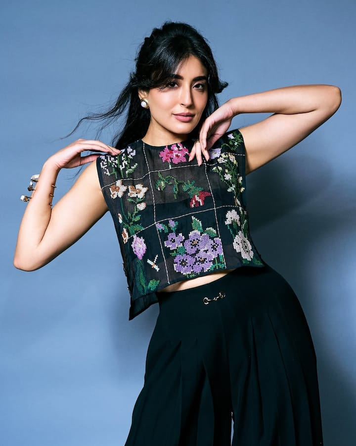 कृतिका ने 2007 में टीवी शो 'यहां के हम सिकंदर' से एक्टिंग डेब्यू किया और बाद में 'कितनी मोहब्बत है' से घर-घर में पहचान बनाई.