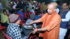 'हर व्यक्ति का जीवन अमूल्य, कोई भी खुले में न लेटे', रैन बसेरे में CM योगी ने बांटे कंबल