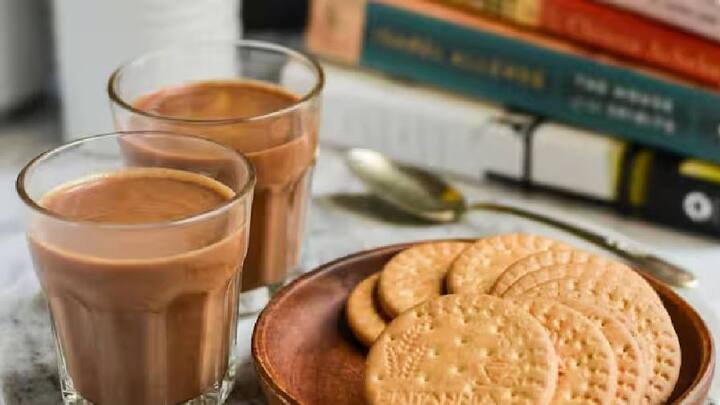 સવારે સૌથી પહેલા મીઠા અથવા રિફાઇન્ડ કાર્બોહાઇડ્રેટ્સવાળા બિસ્કિટ ખાવાથી બ્લડ સુગર ઝડપથી વધી શકે છે અને પછી અચાનક ઘટી પણ શકે છે. આ આદત ડાયાબિટીસ તરફ દોરી શકે છે.