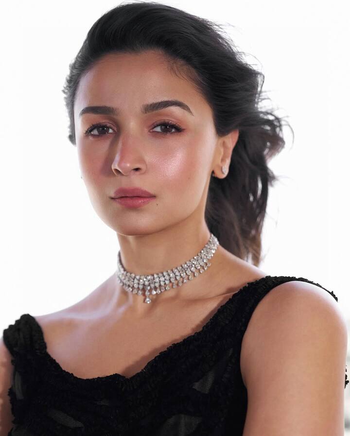Alia has paired a diamond necklace with the dress. Which is adding to her beauty.
