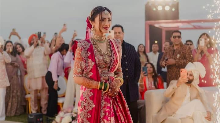 बहरिनमध्ये तीन दिवस या विवाहसोहळ्यानिमित्त कार्यक्रम होते. ४, ५ आणि ६ डिसेंबर रोजी लग्नाचे कार्यक्रम आहेत.