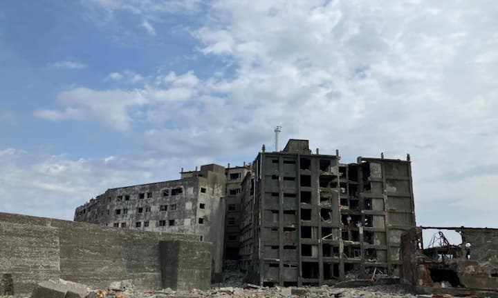 समुद्र किनारे वाले देश जापान, पेरू, इंडोनेशिया और फिलीपींस सुनामी के लिए ज्यादा सबसे ज्यादा संवेदनशील माने जाते हैं. क्योंकि समुद्र तल के नीचे होने वाले बदलाव सीधे उनके तटीय इलाकों पर असर डालते हैं.