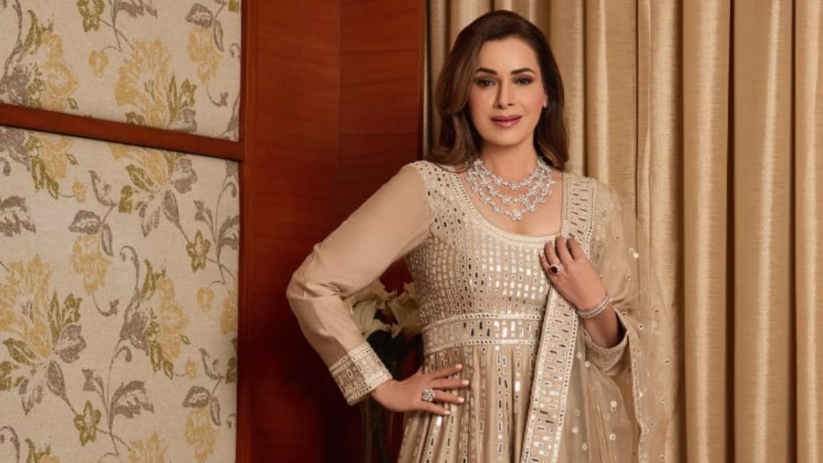 Neelam Kothari Slams Etihad After Fainting On 9-Hour Delayed Flight: 'No Crew Checked On Me'