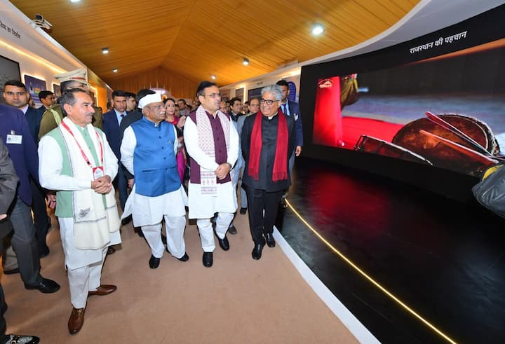 उन्होंने प्रवासियों को संबोधित करते हुए कहा कि राज्य में निवेश के लायक बेहतर माहौल है. उनकी सरकार ने उद्योग लगाने और निवेश करने से जुड़े सभी जरूरी कदम उठाए हैं. उन्होंने कहा कि राजस्थान में निवेश करने से उद्यमियों को अब काफी फायदा होने वाला है . सीएम भजनलाल शर्मा ने प्रवासी राजस्थानियों को जानकारी दी कि उनकी सरकार ने प्रवासियों के लिए एक नया विभाग गठित कर दिया है.