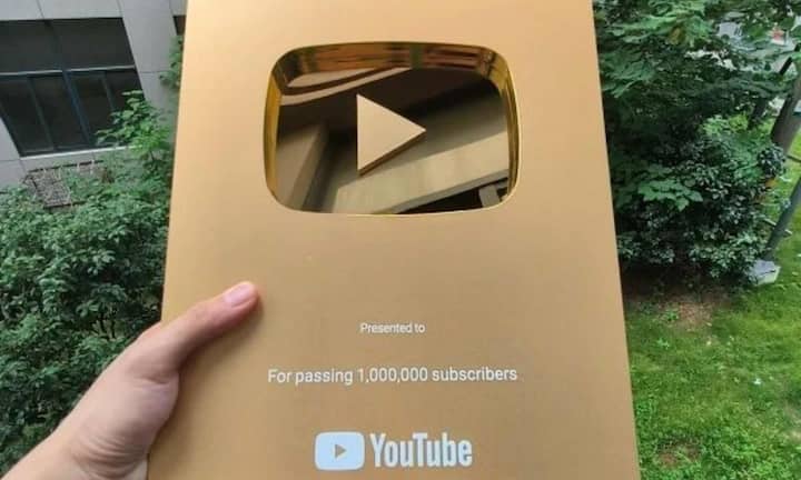 अगर किसी के चैनल पर लगभग 10 लाख सब्सक्राइबर्स है यानी गोल्डन बटन है और वीडियो नियमित रूप से अच्छे व्यूज ला रहे हैं तो सालाना कमाई लगभग 40 लाख तक पहुंच सकती है. इसके अलावा कई कंपनियां डायरेक्ट स्पॉन्सरशिप और प्रमोशन के लिए क्रिएटर से कांटेक्ट करती है, जिससे और ज्यादा कमाई होती है.