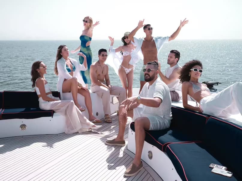 युवराज सिंहसोबत यॉटवर हॉट फोटोशूट; 'त्या' अभिनेत्रीसोबतच्या व्हायरल बोल्ड PHOTOs नी इंटरनेट हादरलं