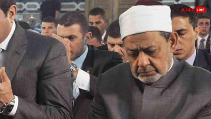 मिस्र के मौलवियों का पहनावा भी भारत या पाकिस्तान से काफी अलग होता है.यहां के मौलवी भी पारंपरिक रूप से हल्के रंग के कपड़े पहनते हैं.